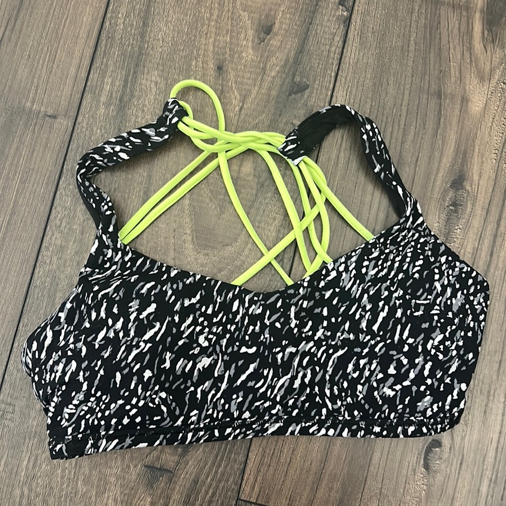 This is a Lululemon to be free bra size 6. The tag is cut off in the inside